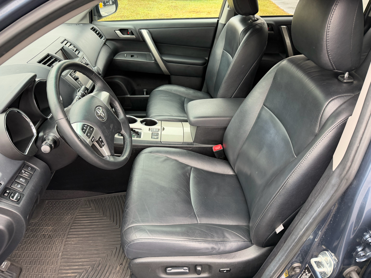 Toyota Highlander 4WD 4dr V6 (Natl) 2013 Toyota Highlander 4WD 4dr V6 (Natl) 2013