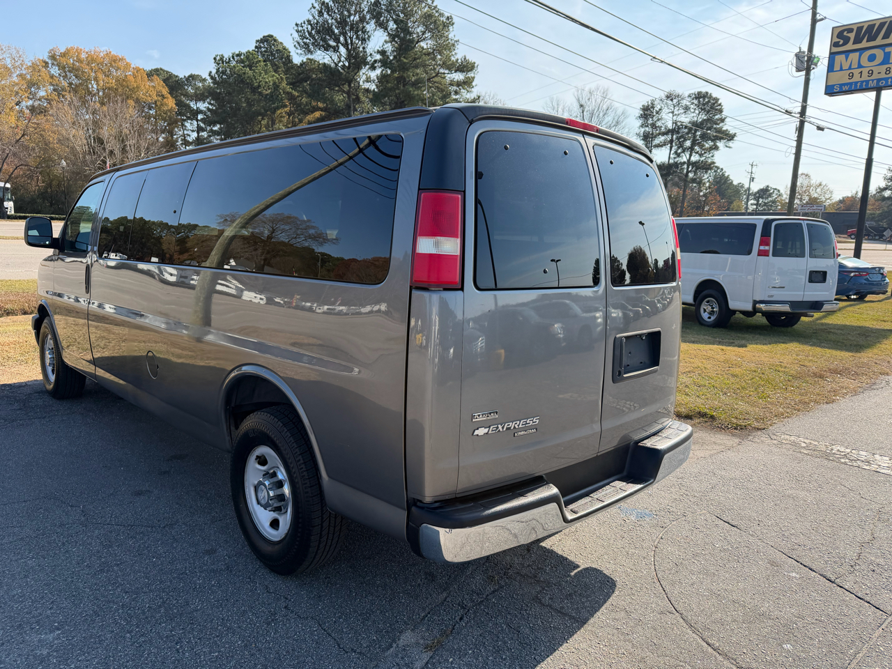 2011 Chevrolet Express Passenger photo 3