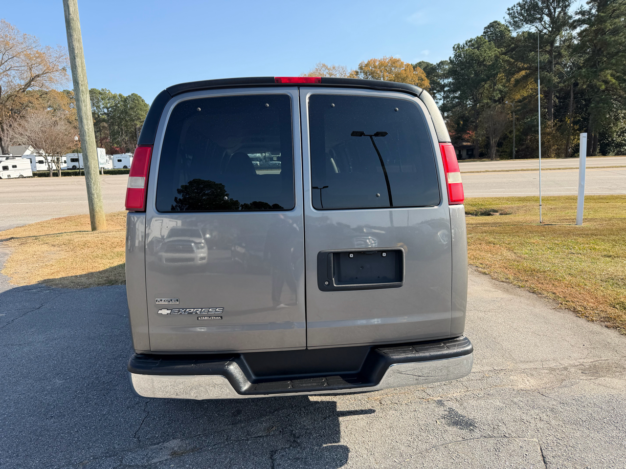 2011 Chevrolet Express Passenger photo 4