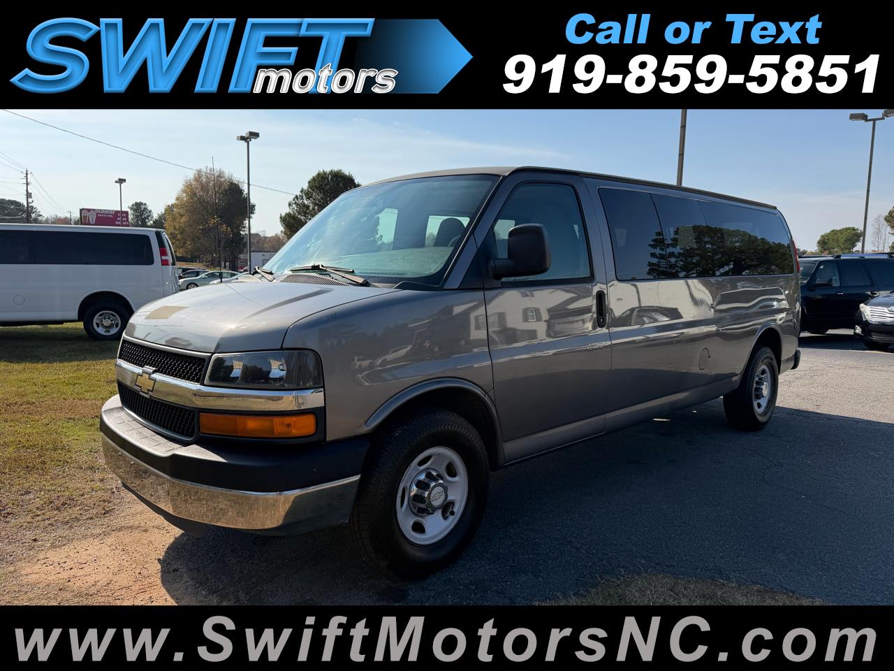 2011 Chevrolet Express Passenger RWD 3500 155" 1LT