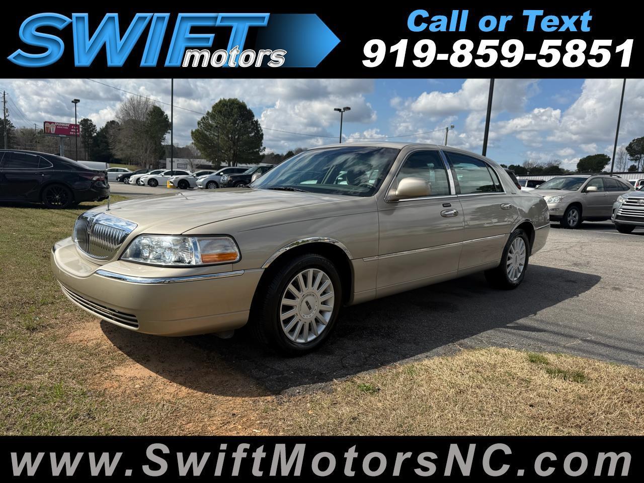 2005 Lincoln Town Car 4dr Sdn Signature