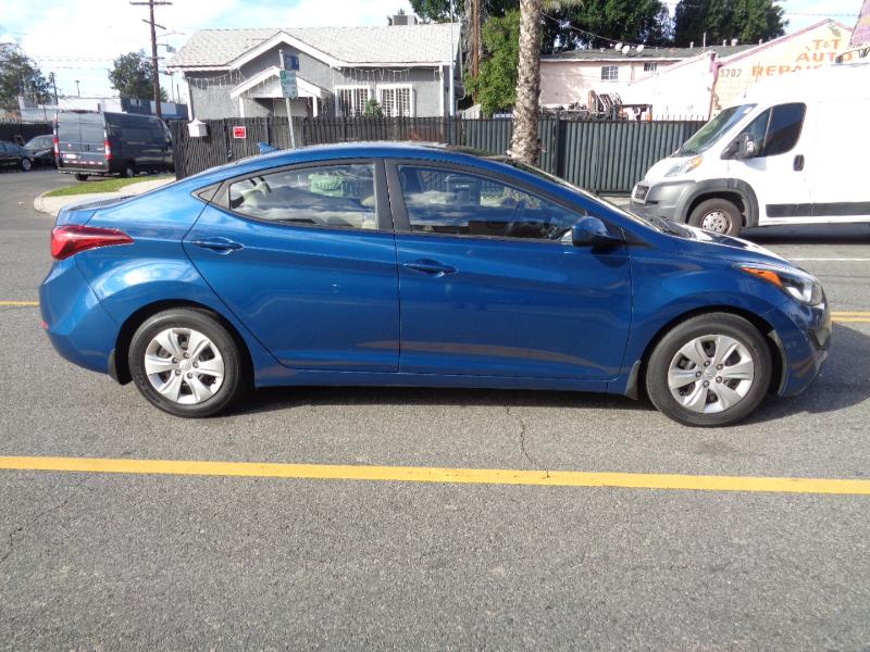 Hyundai Elantra SE 6AT 2016