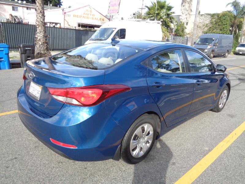 Hyundai Elantra SE 6AT 2016