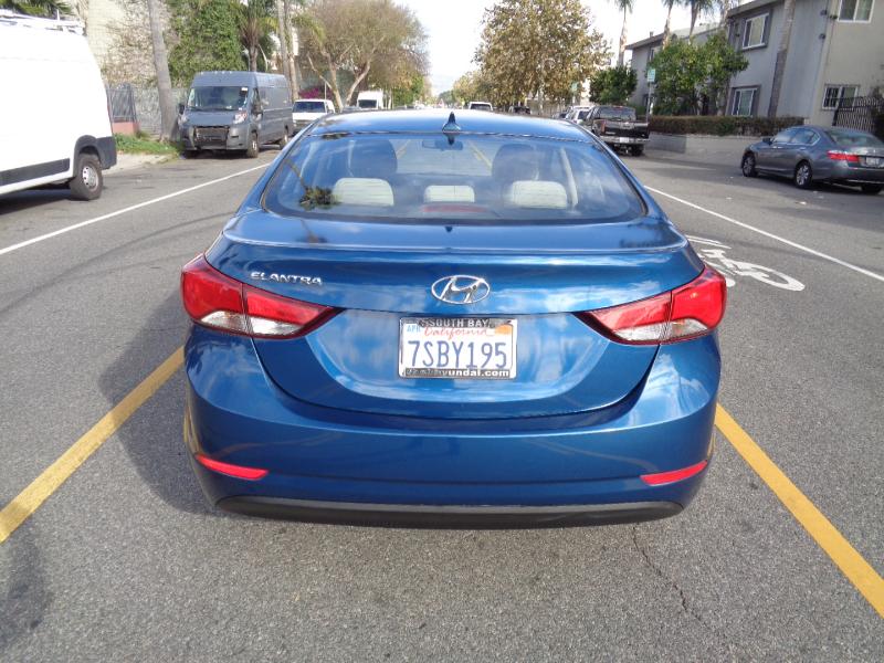 Hyundai Elantra SE 6AT 2016