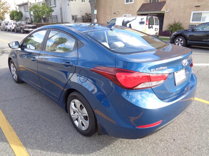 Hyundai Elantra SE 6AT 2016