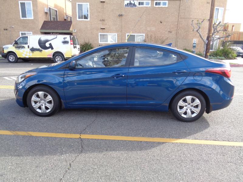 Hyundai Elantra SE 6AT 2016