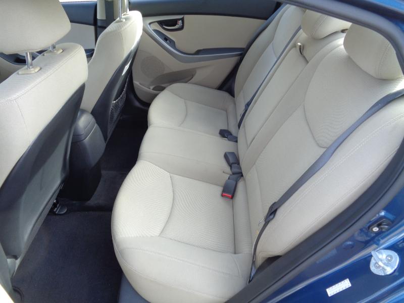 Hyundai Elantra SE 6AT 2016