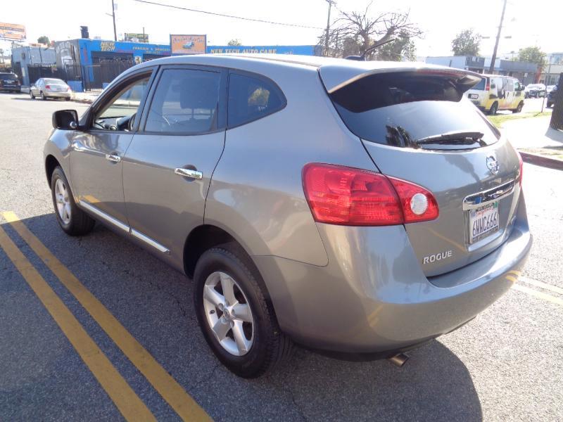 Nissan Rogue S FWD Krom Edition 2012