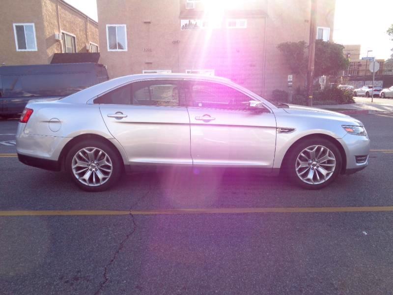 Ford Taurus Limited FWD 2017