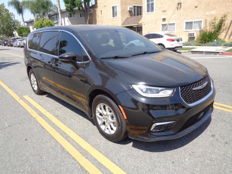 Chrysler Pacifica Touring FWD 2025
