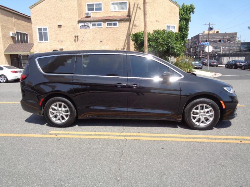 Chrysler Pacifica Touring FWD 2025