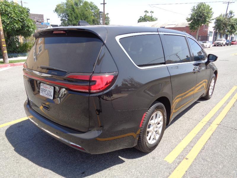 Chrysler Pacifica Touring FWD 2025