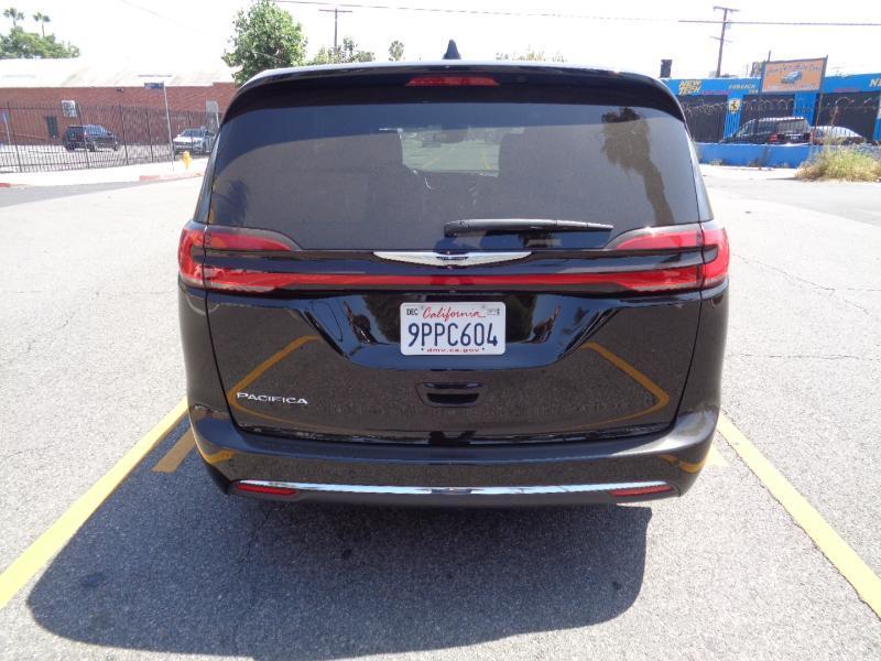 Chrysler Pacifica Touring FWD 2025
