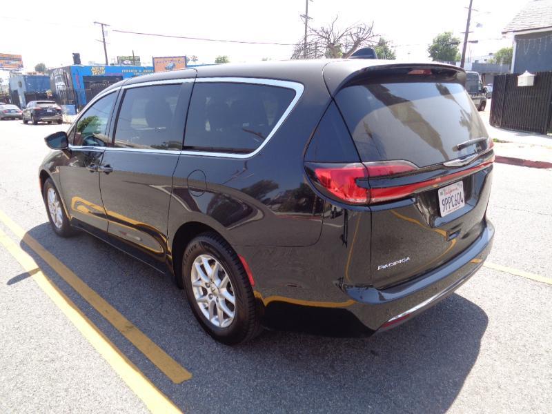 Chrysler Pacifica Touring FWD 2025