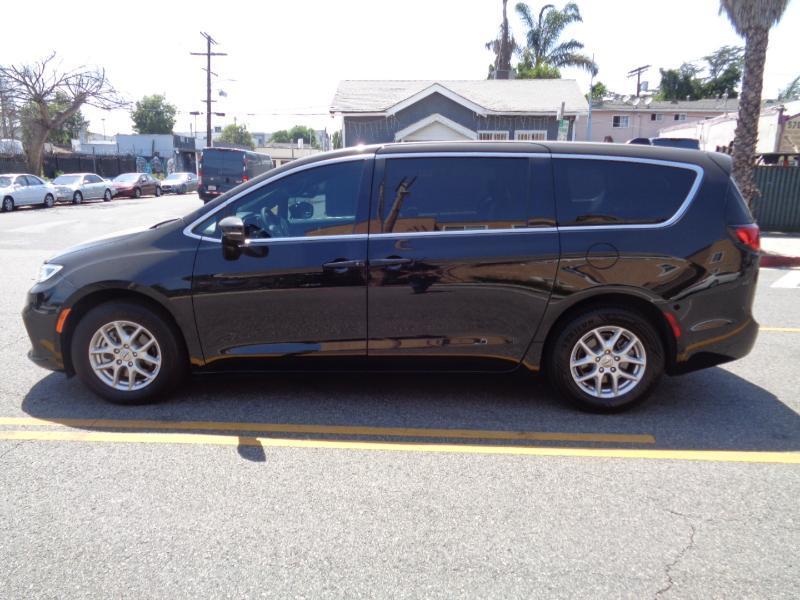 Chrysler Pacifica Touring FWD 2025