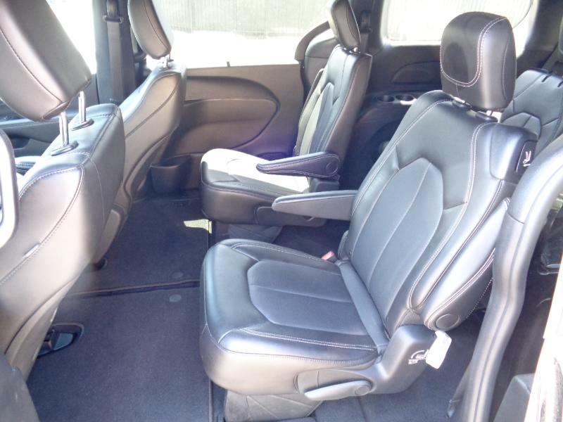 Chrysler Pacifica Touring FWD 2025
