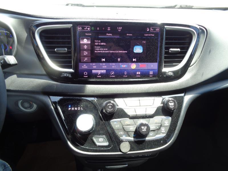 Chrysler Pacifica Touring FWD 2025