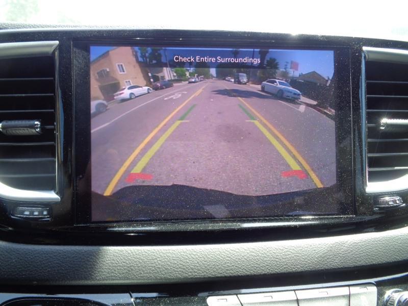 Chrysler Pacifica Touring FWD 2025