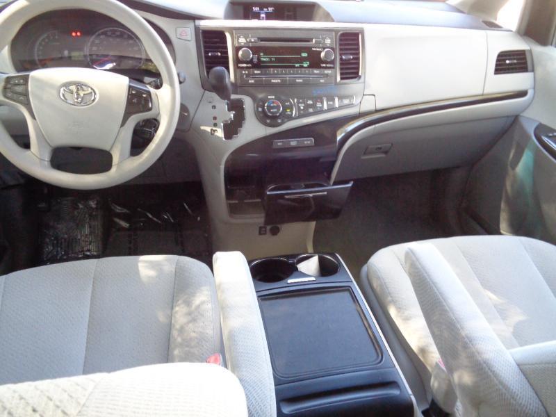 Toyota Sienna LE FWD 8-Passenger V6 2014