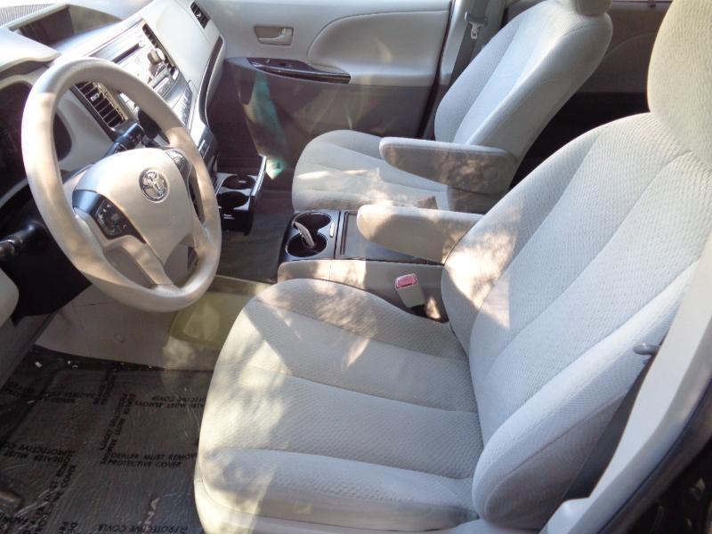 Toyota Sienna LE FWD 8-Passenger V6 2014