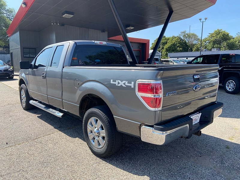 2010 Ford F-150 XLT photo 2