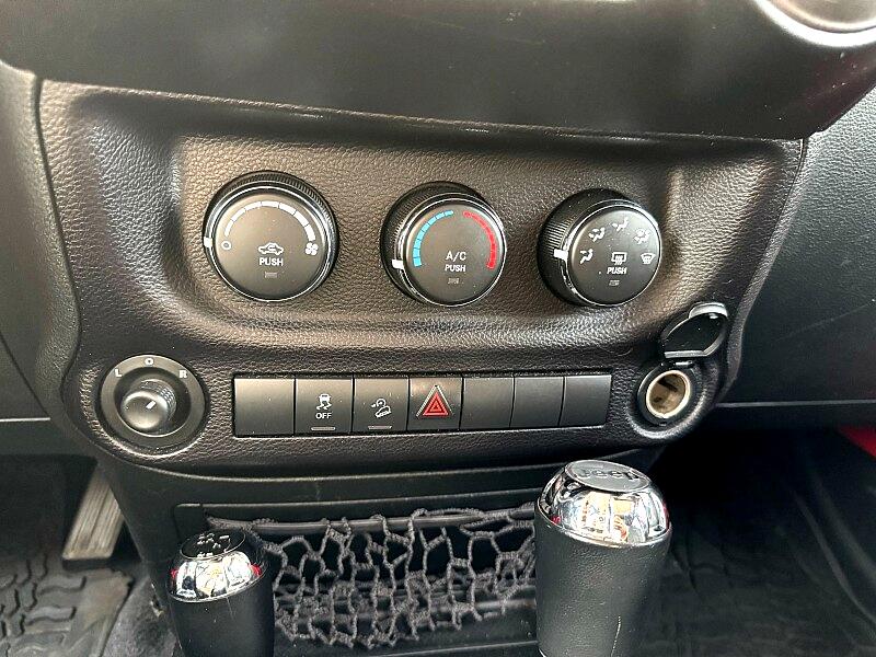 2015 Jeep Wrangler Unlimited Sport photo 20