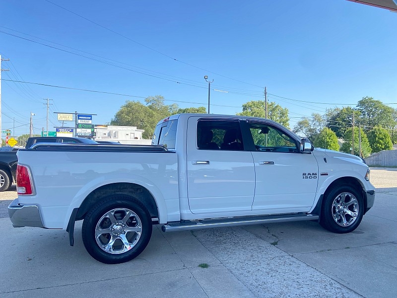 2017 Ram 1500 Laramie photo 4