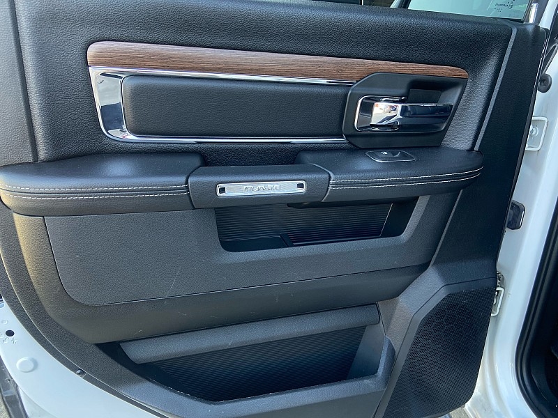 RAM 1500 Laramie Crew Cab SWB 4WD 2017