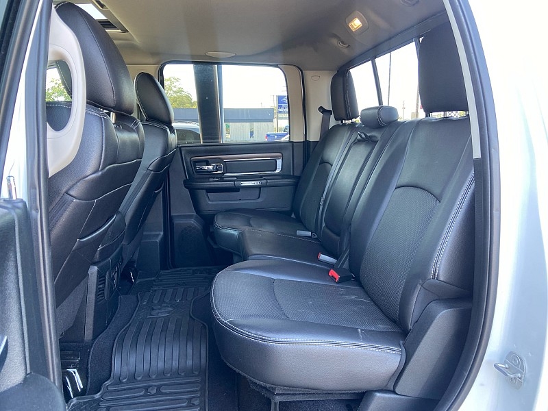 RAM 1500 Laramie Crew Cab SWB 4WD 2017