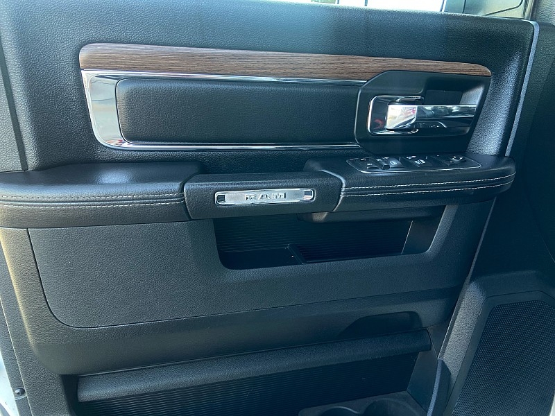 RAM 1500 Laramie Crew Cab SWB 4WD 2017