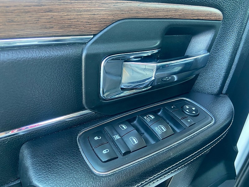 RAM 1500 Laramie Crew Cab SWB 4WD 2017