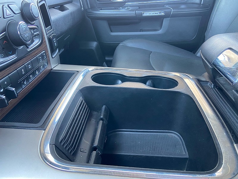 RAM 1500 Laramie Crew Cab SWB 4WD 2017