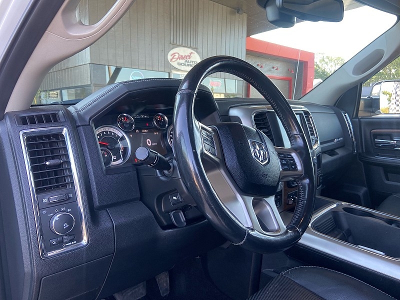 RAM 1500 Laramie Crew Cab SWB 4WD 2017