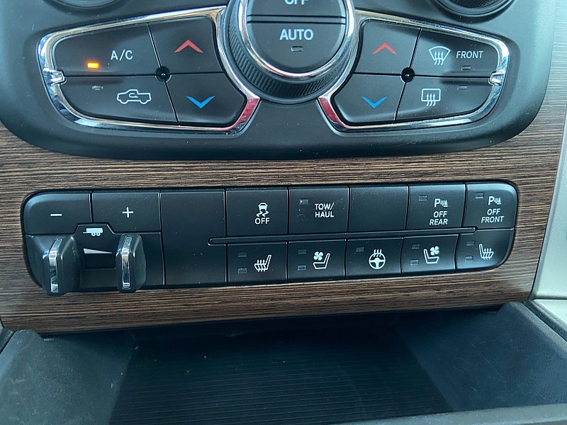 RAM 1500 Laramie Crew Cab SWB 4WD 2017