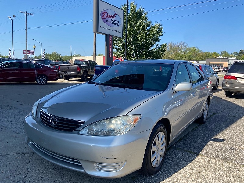 2005 Toyota Camry LE photo 2