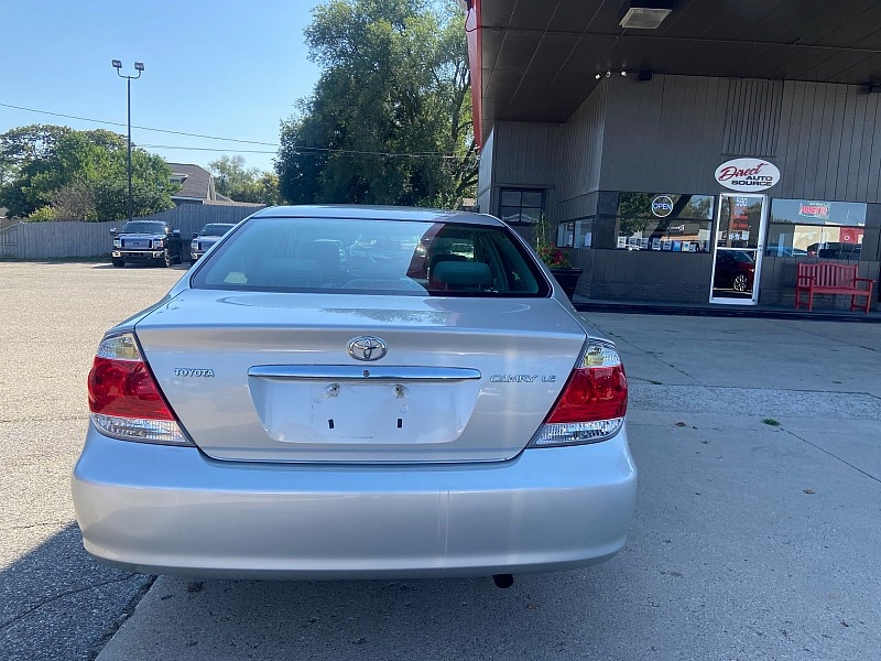 2005 Toyota Camry LE photo 5