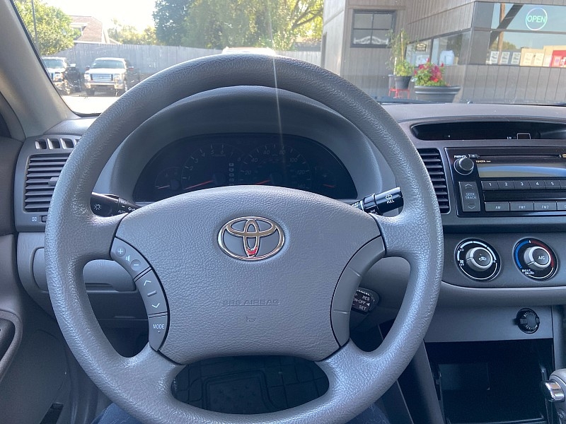 2005 Toyota Camry LE photo 10