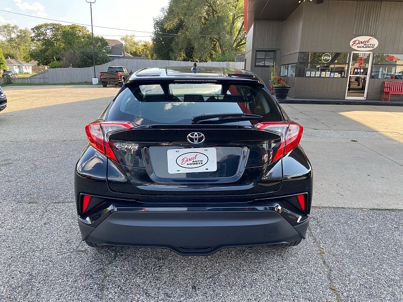 2022 Toyota C-HR XLE photo 3