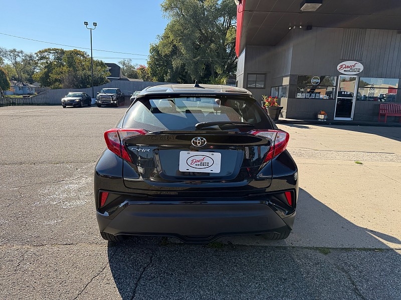 Toyota C-HR XLE 2022 Toyota C-HR XLE 2022