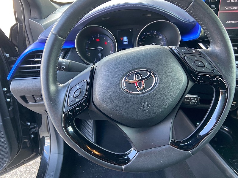 Toyota C-HR XLE 2022 Toyota C-HR XLE 2022