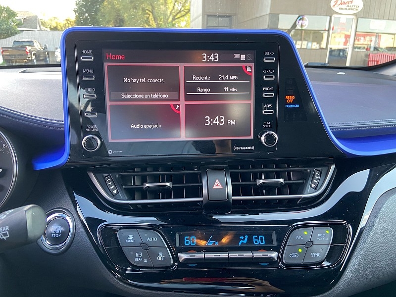 Toyota C-HR XLE 2022 Toyota C-HR XLE 2022