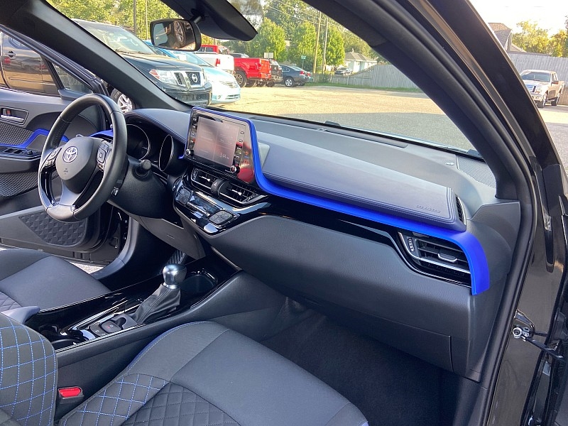 Toyota C-HR XLE 2022 Toyota C-HR XLE 2022