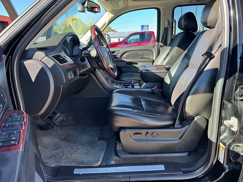 Cadillac Escalade AWD Luxury 2010 Cadillac Escalade AWD Luxury 2010