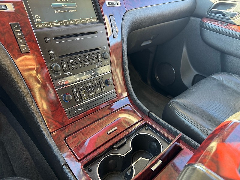 Cadillac Escalade AWD Luxury 2010 Cadillac Escalade AWD Luxury 2010