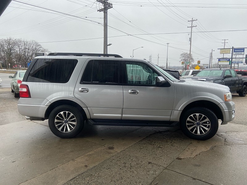 Ford Expedition XLT 4WD 2017