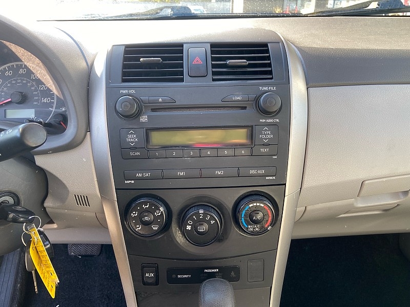 2009 Toyota Corolla LE photo 4