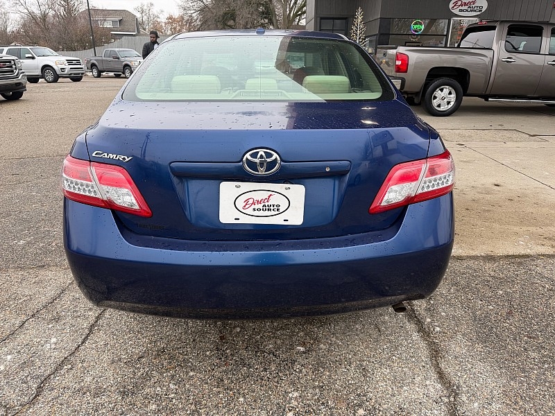 Toyota Camry SE 6-Spd AT 2011