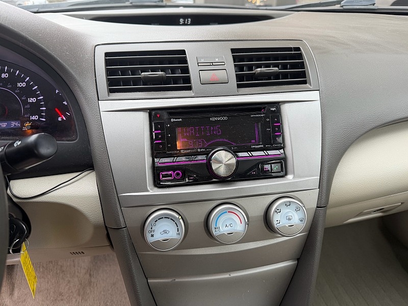 Toyota Camry SE 6-Spd AT 2011