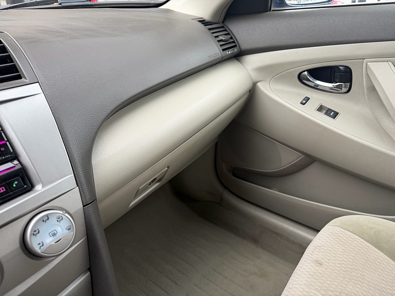 Toyota Camry SE 6-Spd AT 2011