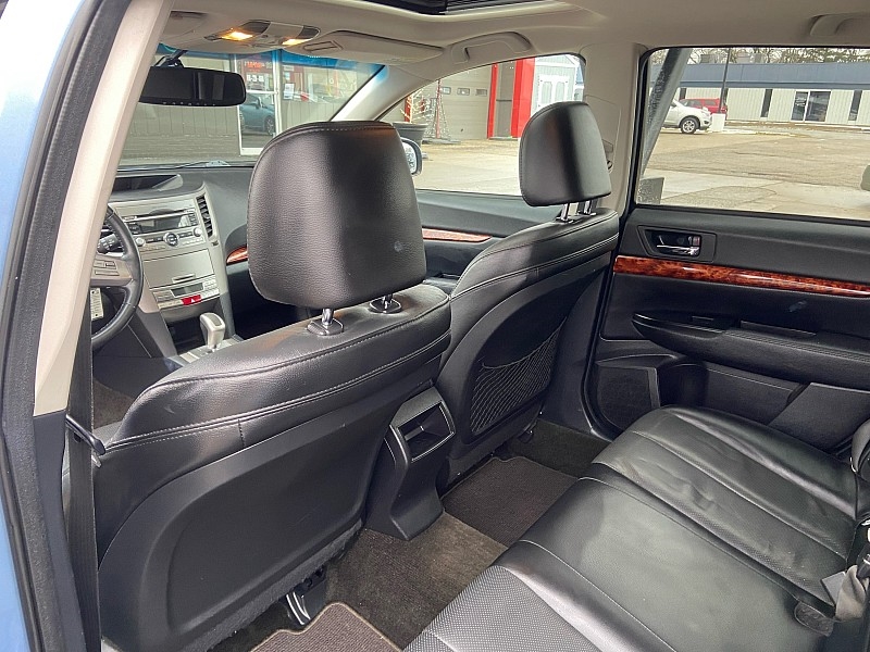 Subaru Outback 2.5i Limited 2011